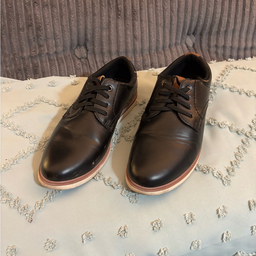 Classic Black  Boy’s dress Shoes- size 4- no tie